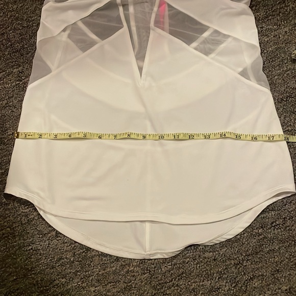 LULULEMON work out top in EUC - Picture 5 of 6